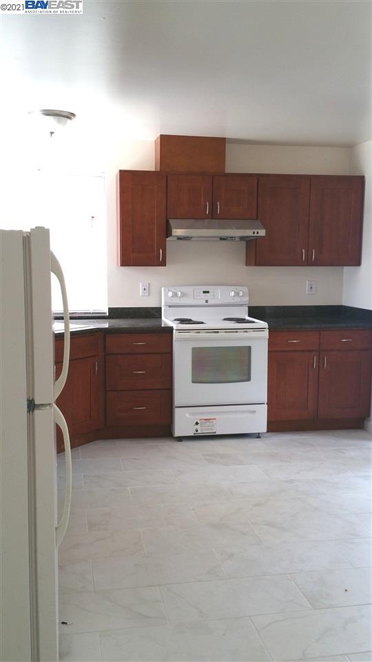 Building Photo - 564 S Fair Oaks Ave