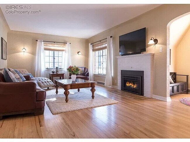 Foto del edificio - Stunning 4 bed, 2 bath Boulder Home Near Chautauqua! Available July 5th!
