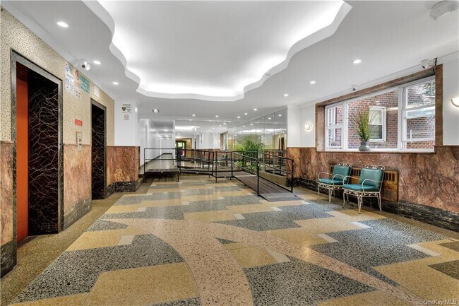 Building Photo - 900 Lydig Ave