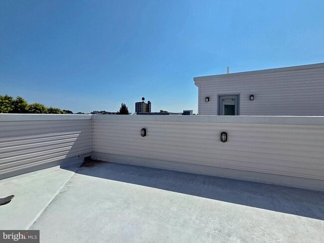 Building Photo - 417 W Berks St