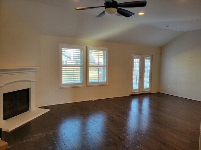 Building Photo - 1001 English Ivy Dr