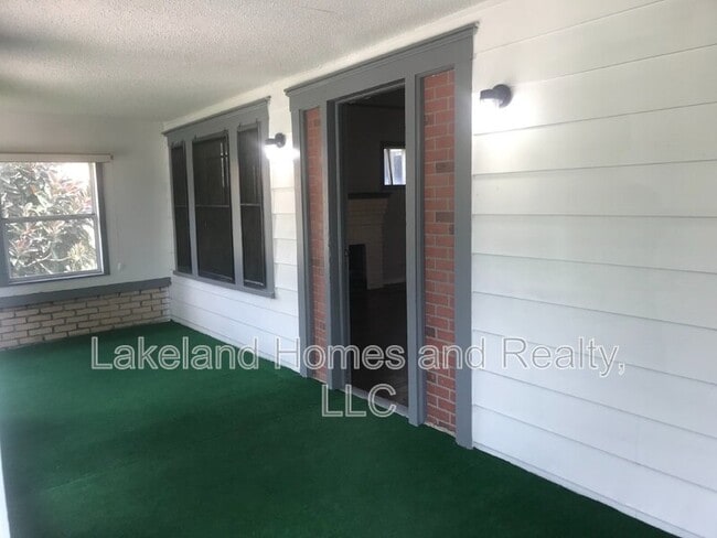 Building Photo - 1060 E Wabash St