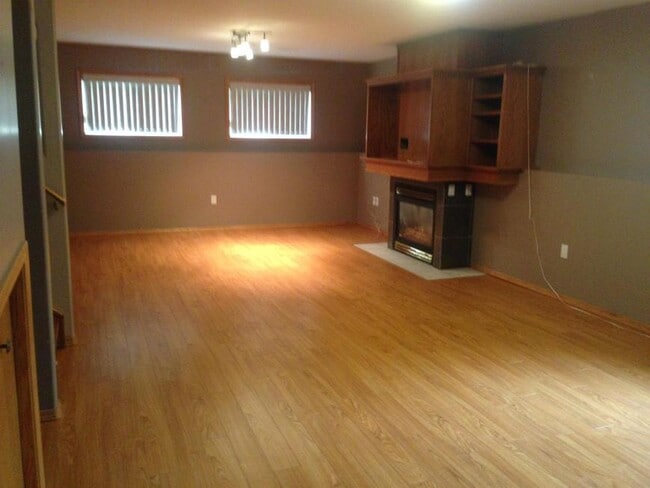 Building Photo - 4 bedroom in Grande Prairie AB T8V-5Y2