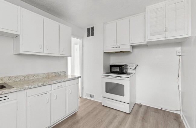 Building Photo - Cozy and Newly Renovated 3 Bedroom 1 Bath ...