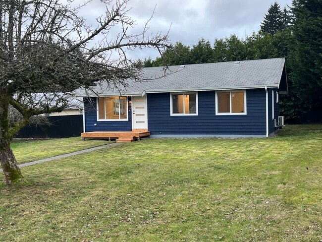 Large yard, free lawn care! - 2815 Callahan Dr