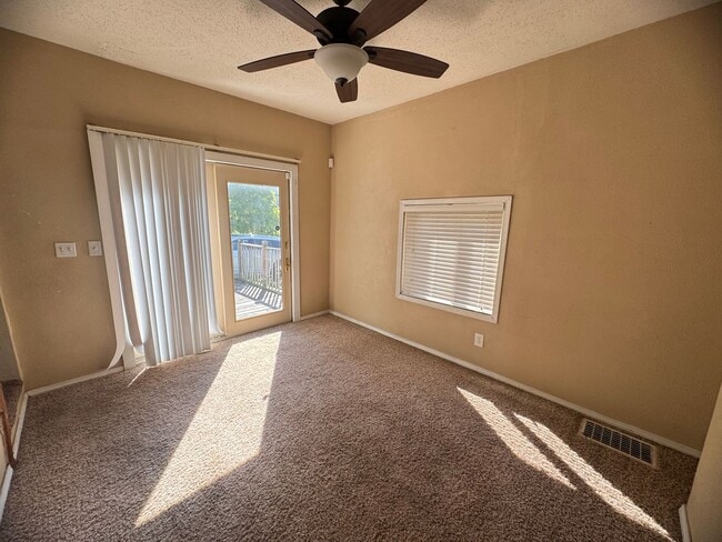 Foto del edificio - 3 bedroom home in Moline