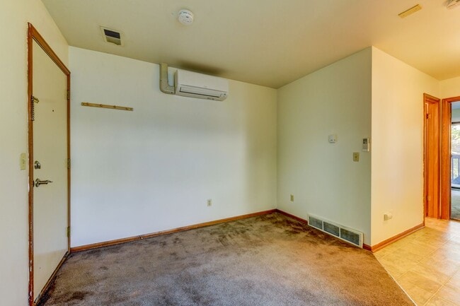 Building Photo - 2005 Goss St