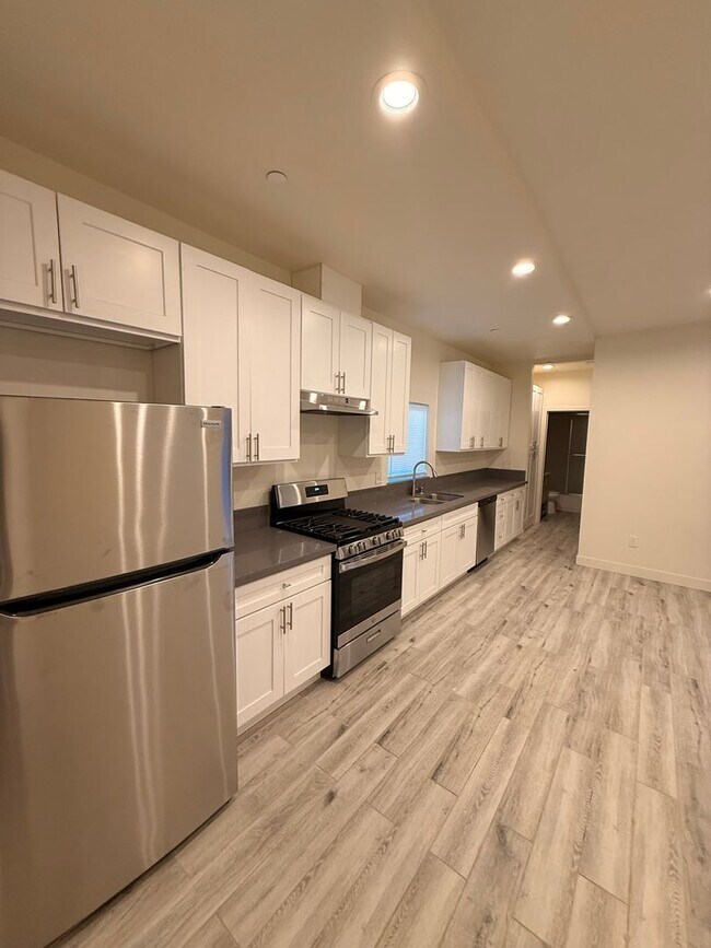 Building Photo - 1019 S Osage Ave