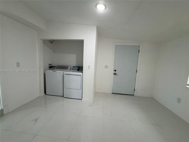 Foto del edificio - 13485 NE Jacksonville Rd