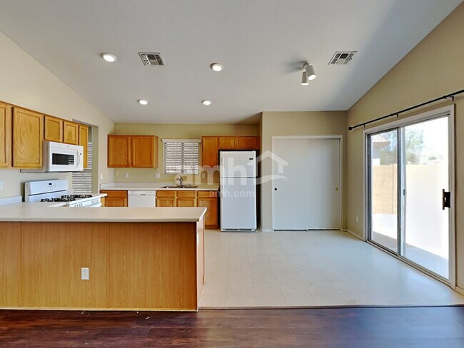 Foto del edificio - 12724 W Flores Dr