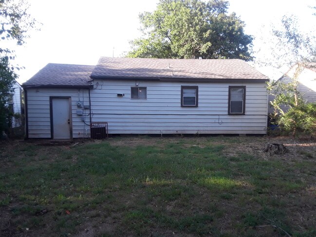 Building Photo - 1330 NW 100th St