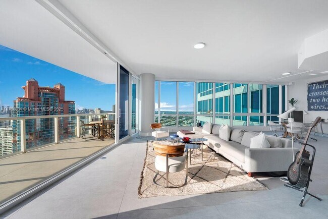 Foto del edificio - 100 South Pointe Dr
