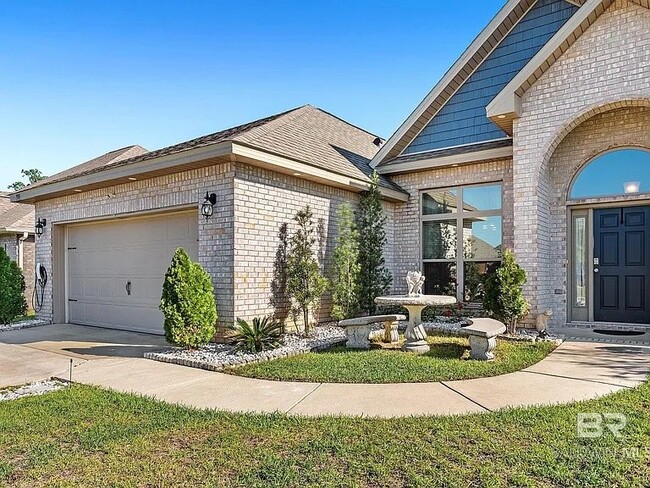 Building Photo - 335 Thornhill Cir