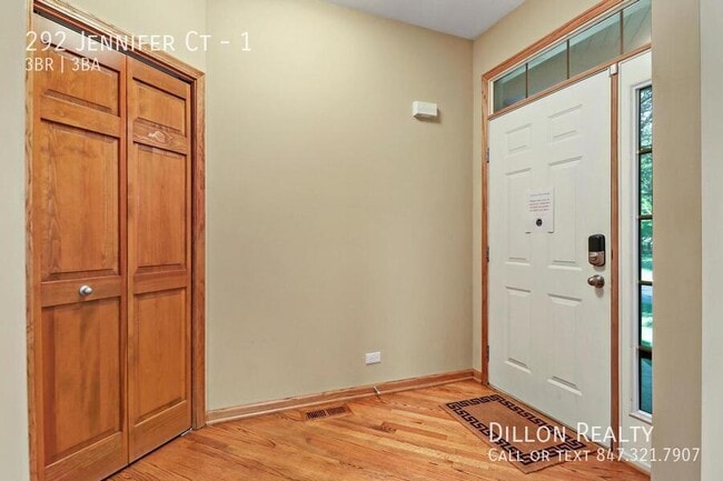 Foto del edificio - 292 Jennifer Ct