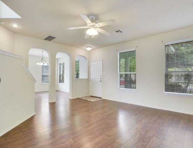Foto del edificio - 322 Bandstand Ln