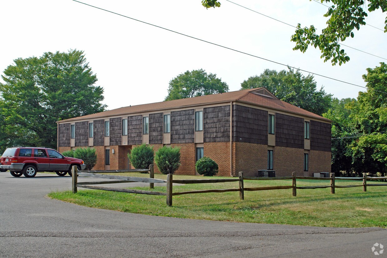 433 White Oak St, Salem, VA 24153 Apartments in Salem, VA