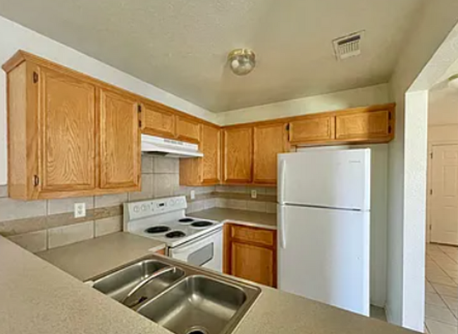 Building Photo - 1301 Chips Dr