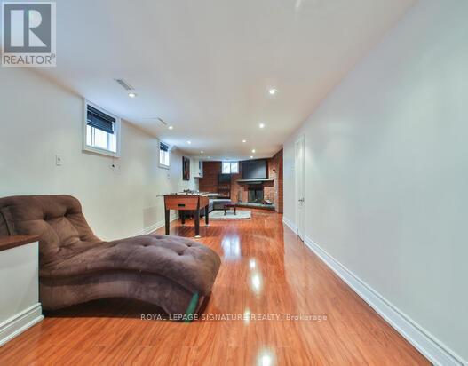 Photo du bâtiment - 943 Blairholm Ave