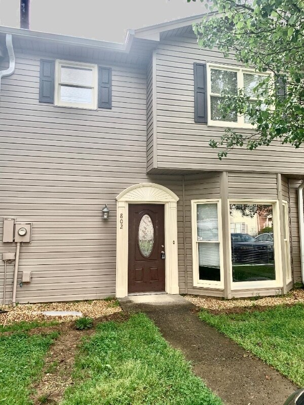 Primary Photo - 802 Hillsboro Ln