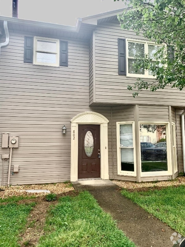 Building Photo - 802 Hillsboro Ln