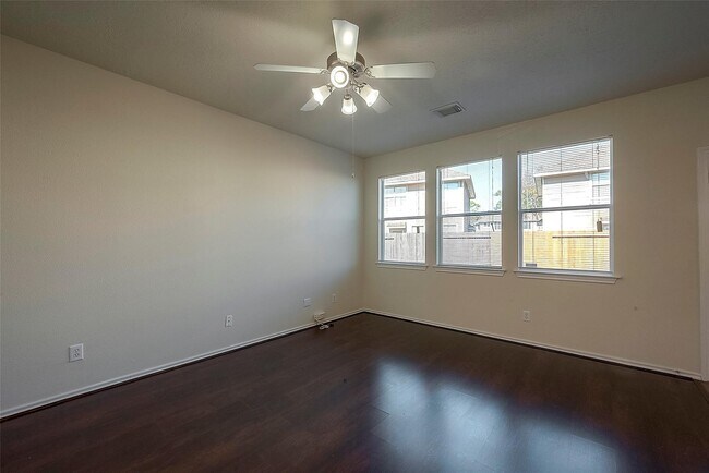 Foto del edificio - 14330 Fairbuff Ln