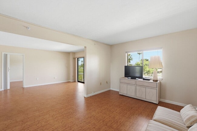 Building Photo - 10330 W Thunderbird Blvd