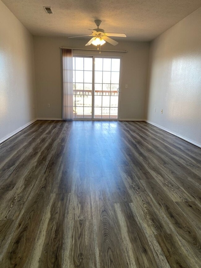 Building Photo - 158 Humanity Ln