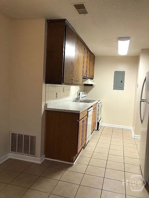 Building Photo - 370 Jockey Club Dr