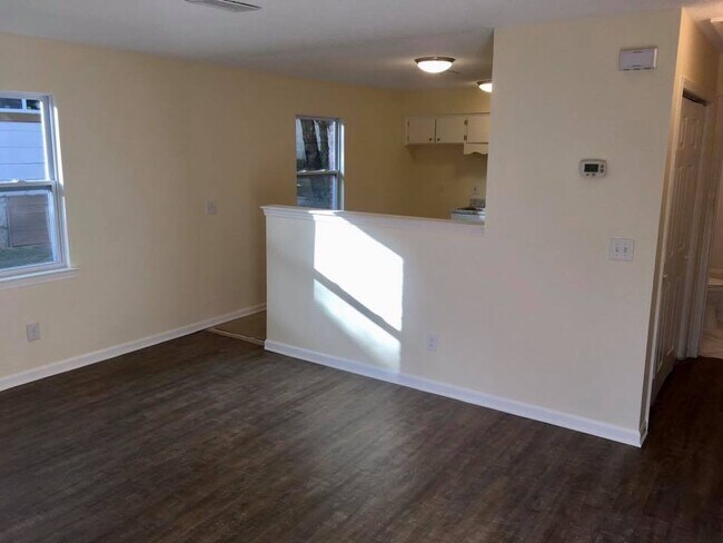 Sala de estar - 422 McClellan Ave