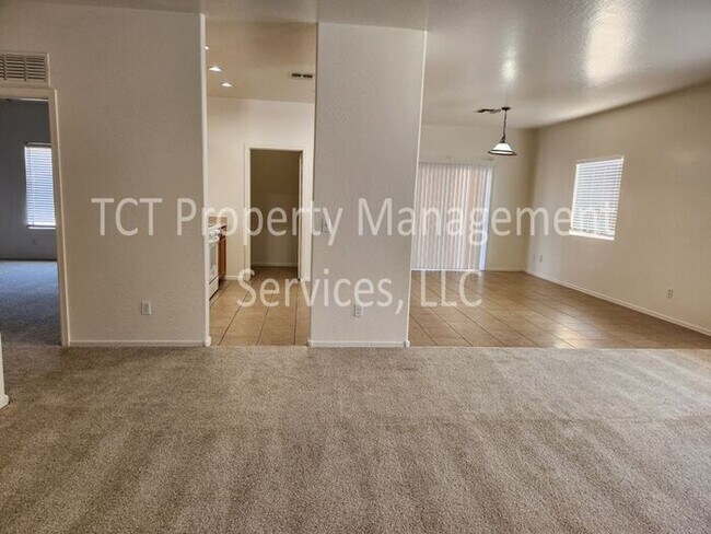 Building Photo - 3 Bedroom/2 Bath Phoenix Home Close to I-10 and 101