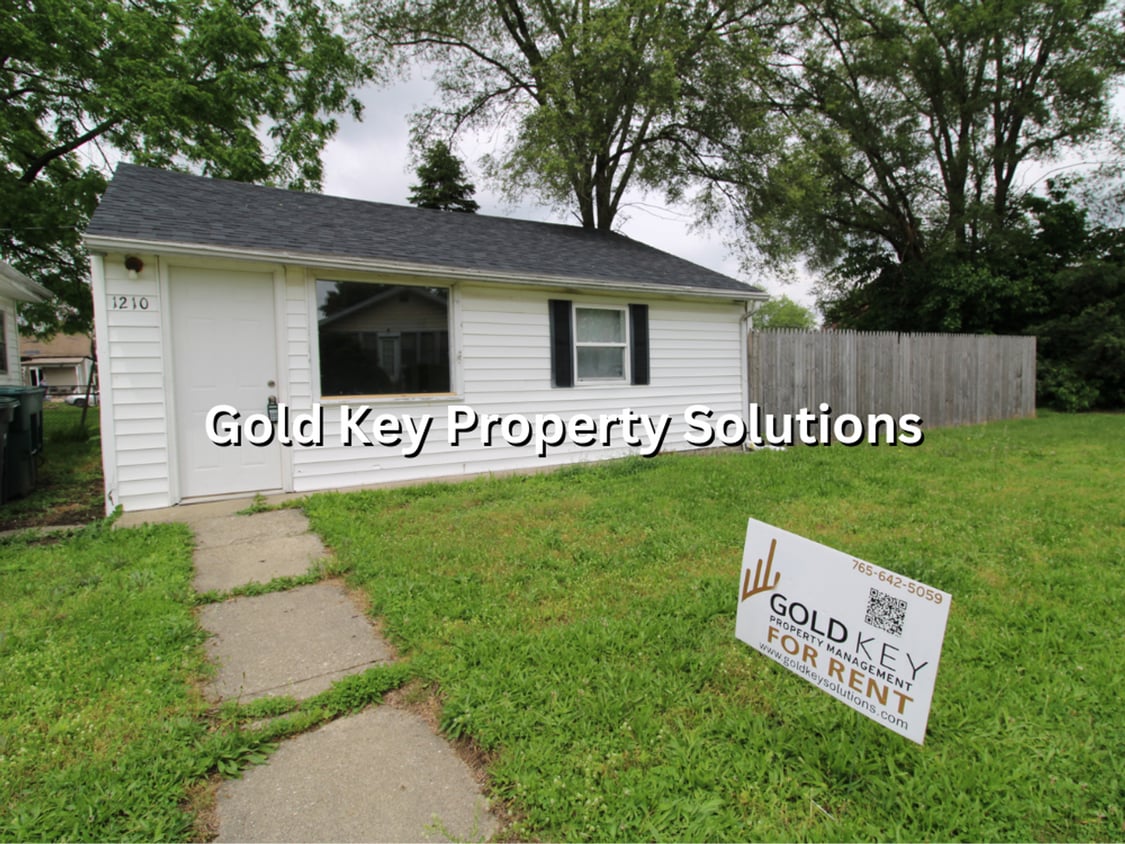 Primary Photo - 2122 S Hoyt Ave