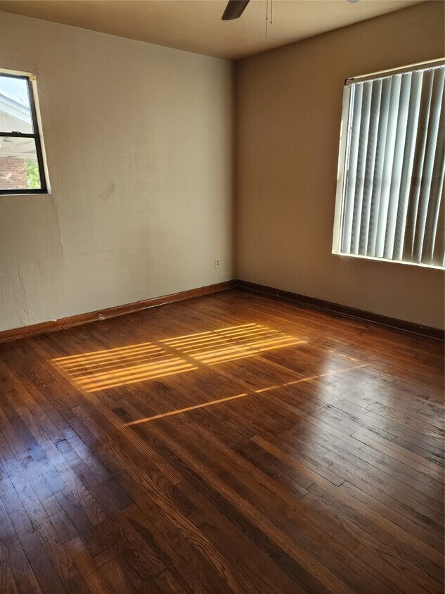 Foto del edificio - 2413 Huntington Dr