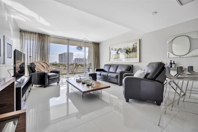 Foto del edificio - 2950 NE 188th St