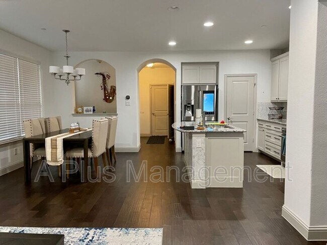Building Photo - 4670 Rhett Ln