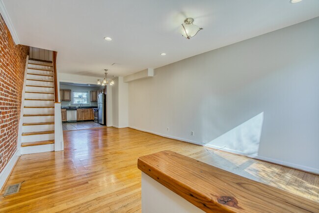 Building Photo - 3802 Claremont St