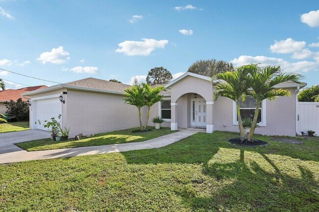 Foto del edificio - 5920 NW Wolverine Rd