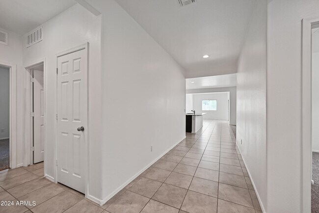 Building Photo - 43635 W Mescal Dr