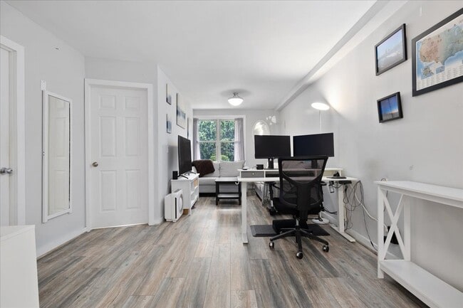 Building Photo - 700 Summer St