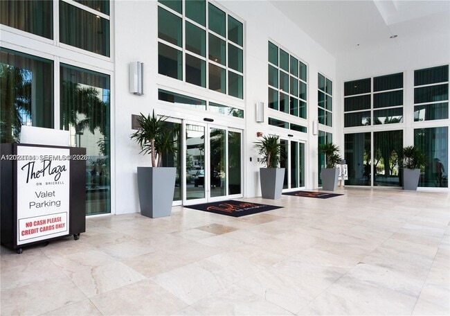 Building Photo - 951 Brickell Ave