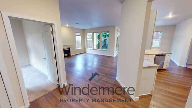 Foto del edificio - 702 SE Creekside Dr