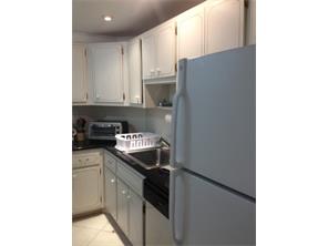 Building Photo - 300 Bayview Dr