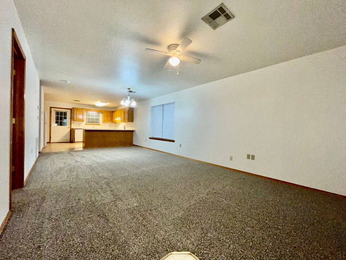 Primary Photo - 2/2 with Outdoor Storage, Single Carport, ...