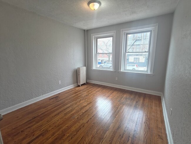Building Photo - 684 Summer Ave