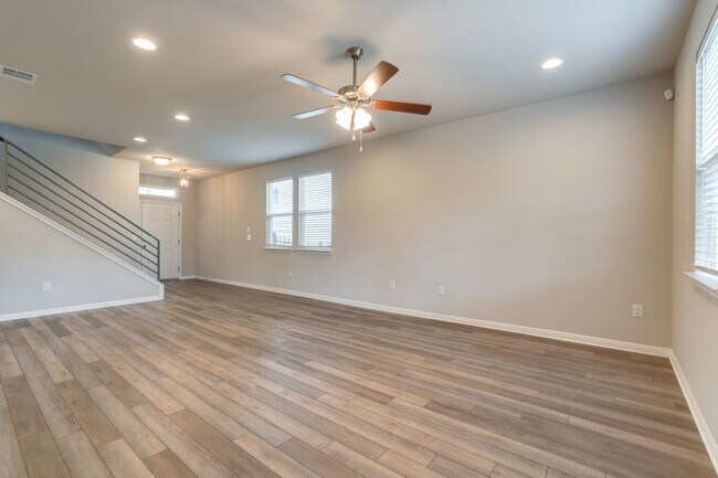 Building Photo - 237 Hauser Dr
