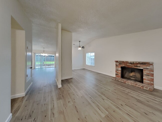 Foto del edificio - Freshly Remodeled 4/2 House in Oakley Available Now!