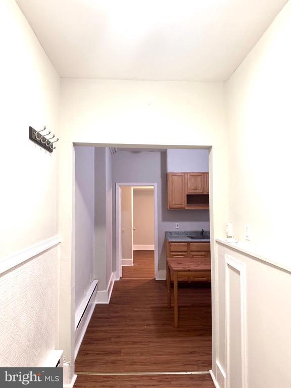 Building Photo - 1813 W Thompson St