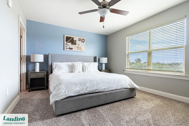 Building Photo - 305 Laredo Dr