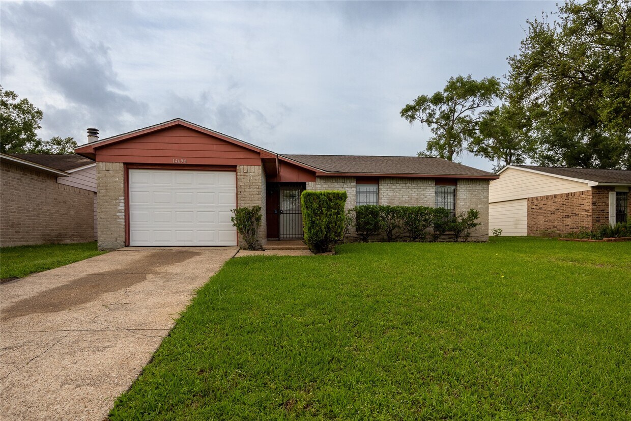 Foto principal - 14658 Flair Dr