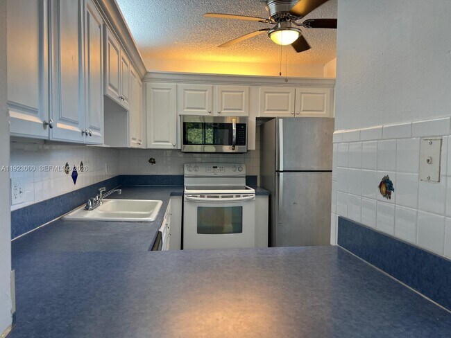 Foto del edificio - 9441 Evergreen Pl