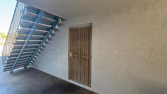 Foto del edificio - 1130 E Butler Dr